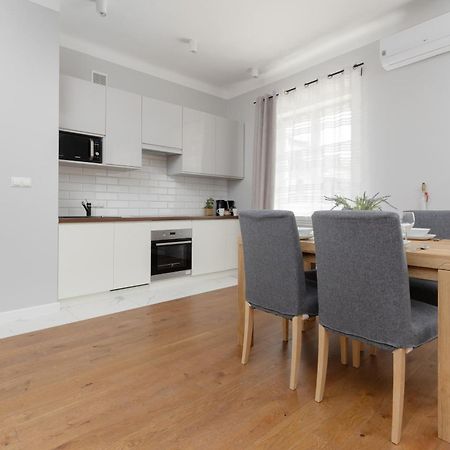 ורשה City Center Aparthotel Chmielna By Noclegi Renters מראה חיצוני תמונה