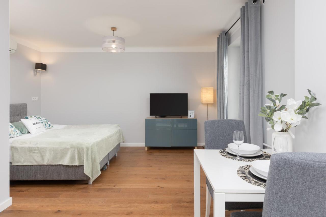 ורשה City Center Aparthotel Chmielna By Noclegi Renters מראה חיצוני תמונה