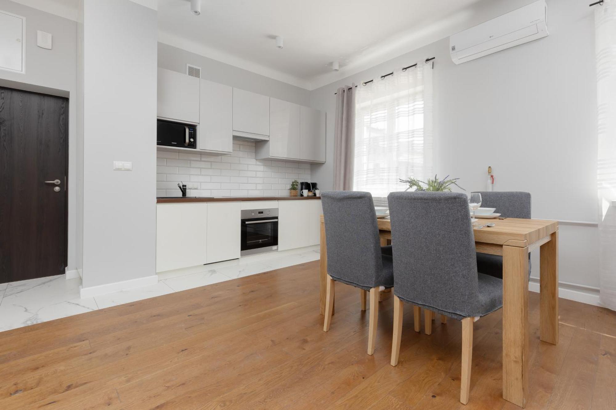 ורשה City Center Aparthotel Chmielna By Noclegi Renters מראה חיצוני תמונה