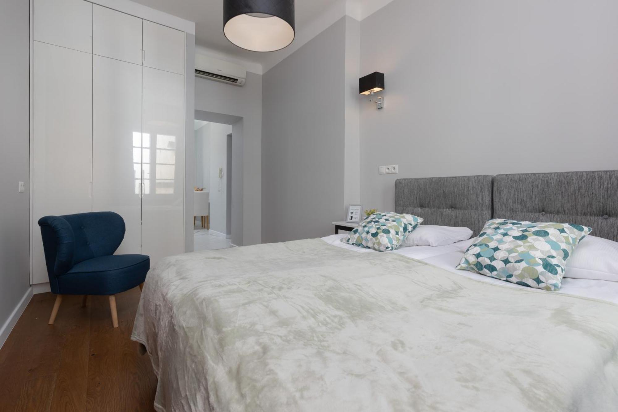 ורשה City Center Aparthotel Chmielna By Noclegi Renters מראה חיצוני תמונה