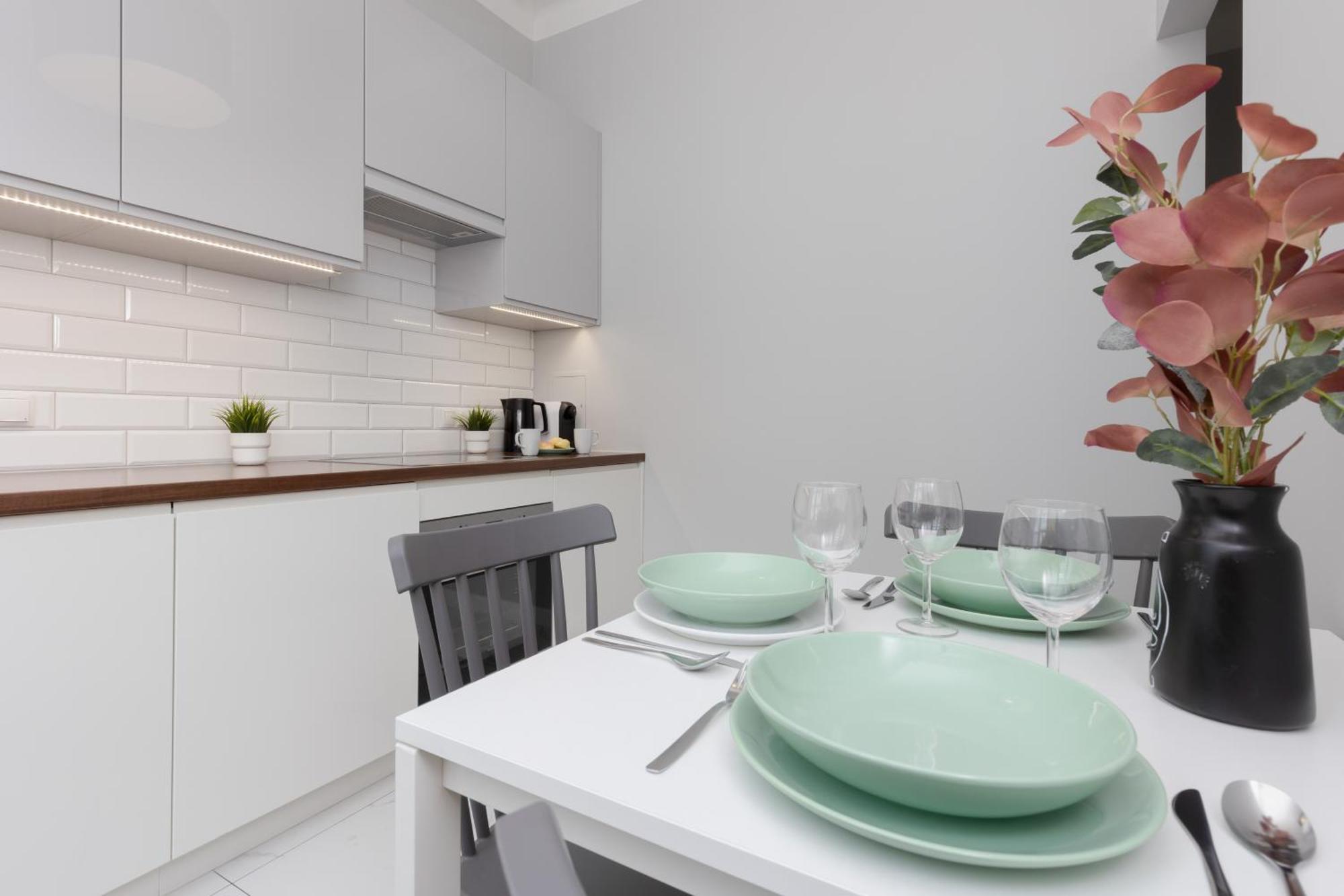 ורשה City Center Aparthotel Chmielna By Noclegi Renters מראה חיצוני תמונה
