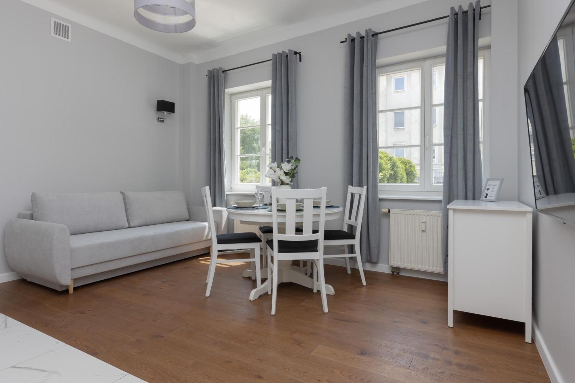 ורשה City Center Aparthotel Chmielna By Noclegi Renters מראה חיצוני תמונה